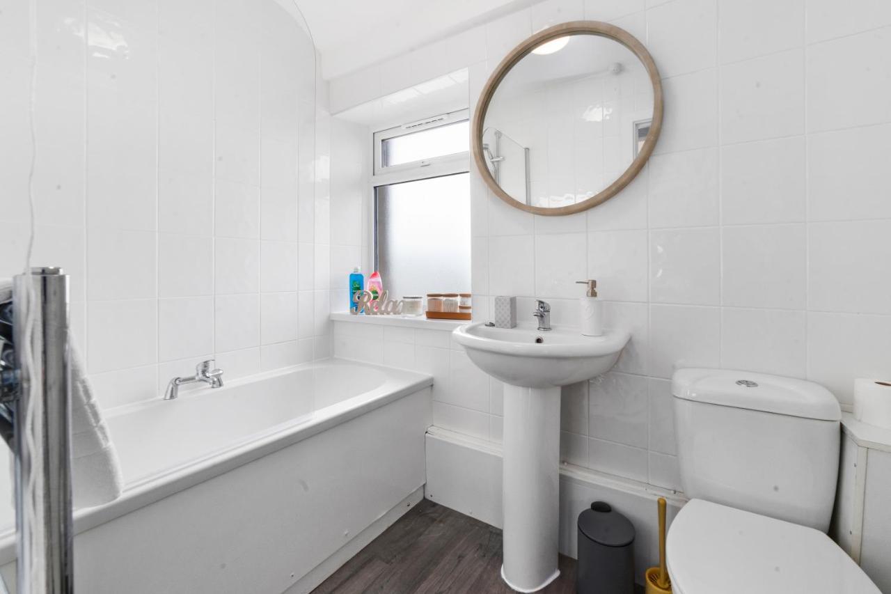 Village Cwtch Whitchurch 2 Bedroom Apartment Cardiff Bagian luar foto
