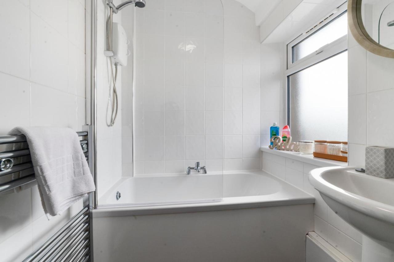 Village Cwtch Whitchurch 2 Bedroom Apartment Cardiff Bagian luar foto