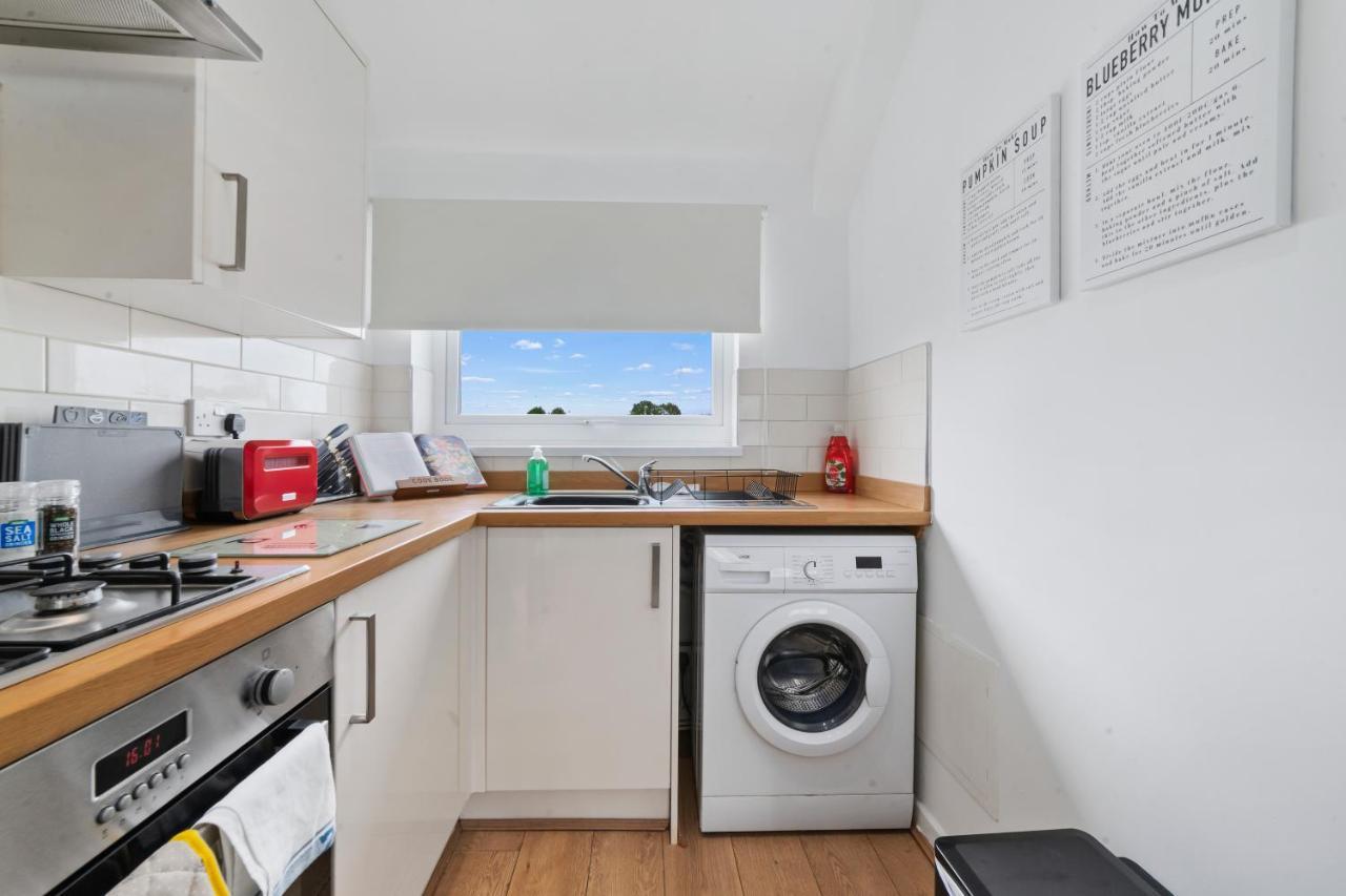 Village Cwtch Whitchurch 2 Bedroom Apartment Cardiff Bagian luar foto