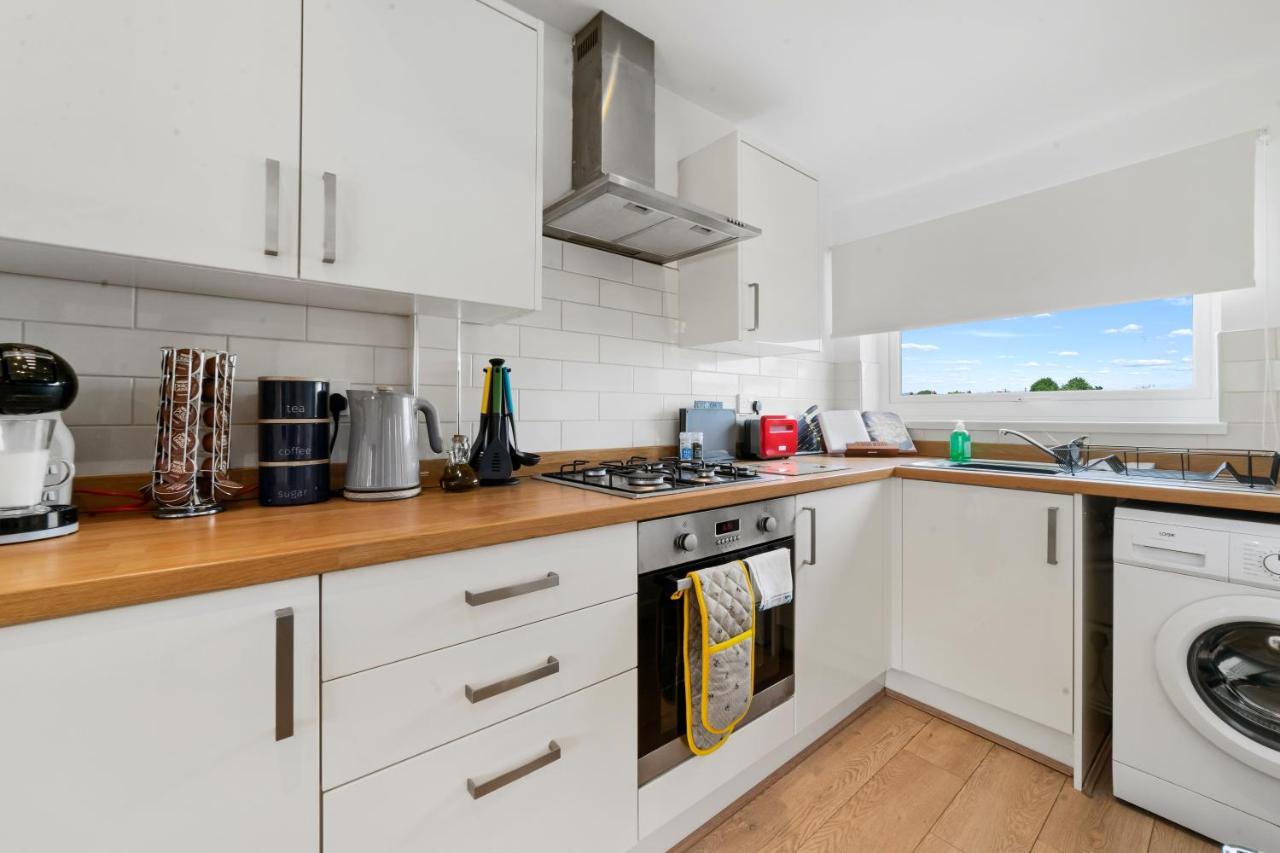 Village Cwtch Whitchurch 2 Bedroom Apartment Cardiff Bagian luar foto